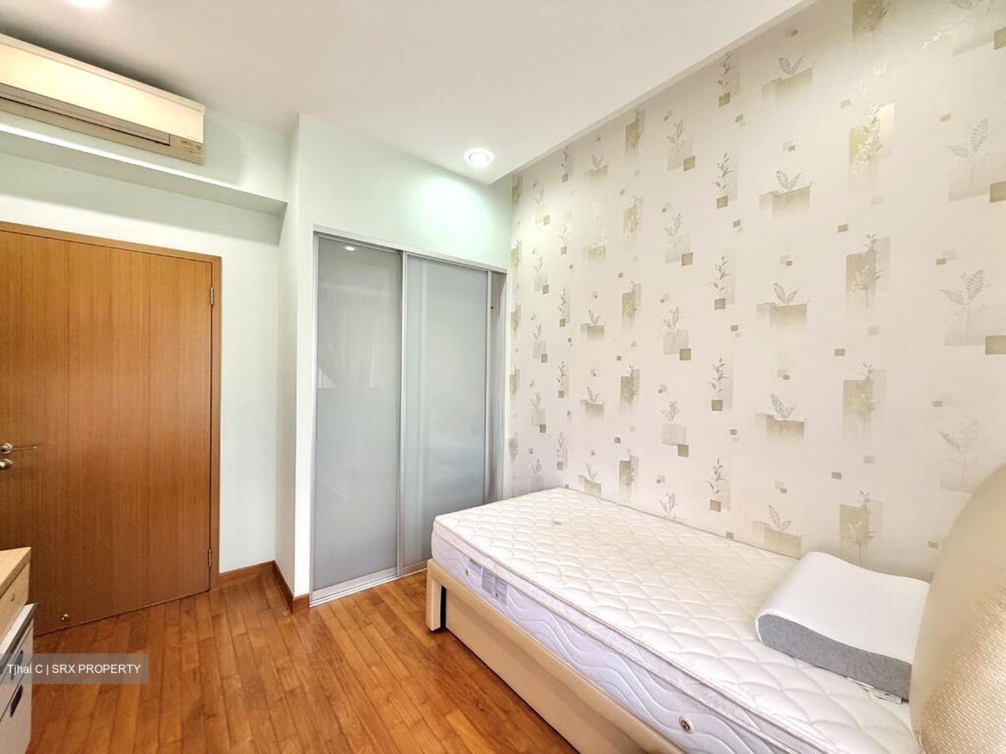 Luxus Hills (D28), Semi-Detached #500040951